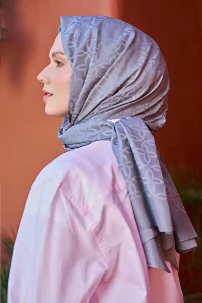 Madame Polo Gray Clover Patterned Timeless Collection