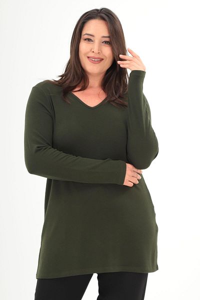 Metpoint Trend42plus بلوزة كاكي أساسية كبيرة الحجم بفتحة رقبة على شكل حرف V