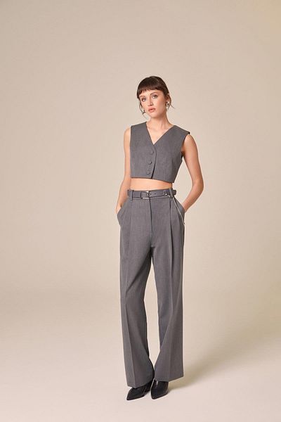 rue. V-Neck Gray Crop Vest