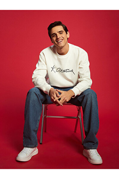 LC Waikiki Ανδρικό φούτερ XSIDE Ecru με μακρυμάνικο λαιμόκοψη Atatürk Signature B με τύπωμα