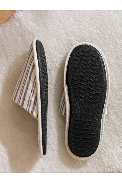 LC Waikiki Ανδρικές παντόφλες σπιτιού σε μπεζ χρώμα με κλειστό μπροστινό μέρος και ρίγες