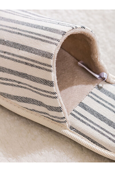 LC Waikiki Ανδρικές παντόφλες σπιτιού σε μπεζ χρώμα με κλειστό μπροστινό μέρος και ρίγες