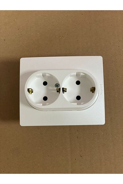 Legrand Legrand 767916   Salbei - Pearl White Colored Grounded Socket