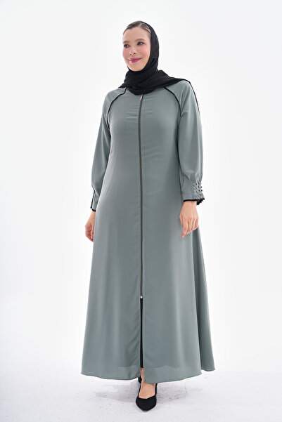 GigiTex Χακί Πράσινο Μετάξι Μενάντα - Φορέστε το καθημερινό σας φορέματο με την ομορφιά του μεταξιού, με λεπτομέρειες από αστραπιαίο μαργαριτάρι