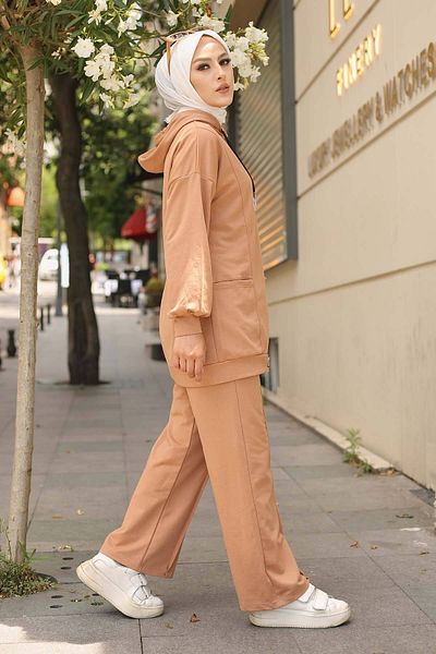 İmajButik Σετ χιτζάμπ με δύο νήματα με ετικέτα μπροστά από καμήλα