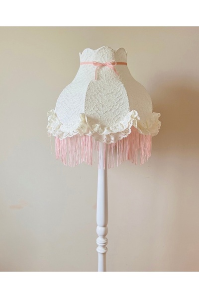 LULUAVİZEM Luluavizem Dantel Püskül Detay Eldeyıkanabilir Kırık Beyaz Başlıklı Lambader