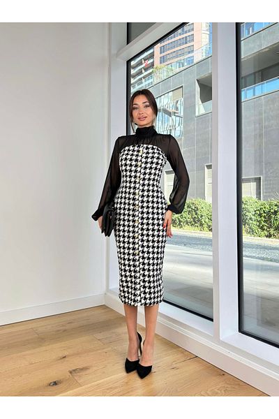 Afiş Butik Rochie din tweed cu detaliu cu nasturi în față, cu gât negru