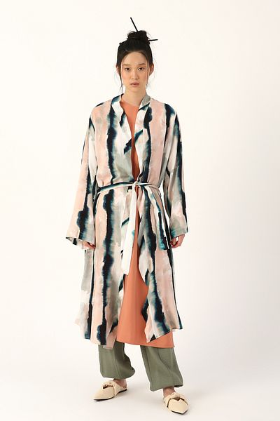 ALLDAY Ecru-marineblauer, gemusterter Kimono mit Taschengürtel