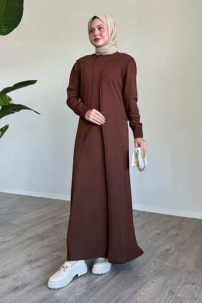 InStyle Σετ πλεκτό Bitter Brown με λεπτομέρεια καρφίτσας γιλέκο