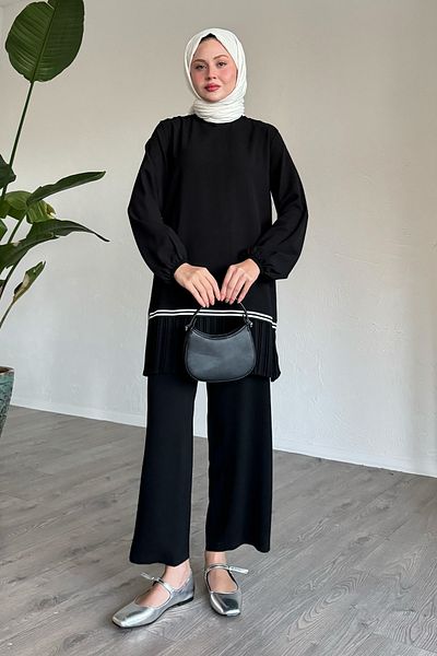 InStyle طقم مكون من قطعتين باللون الأسود مع تنورة بطيات