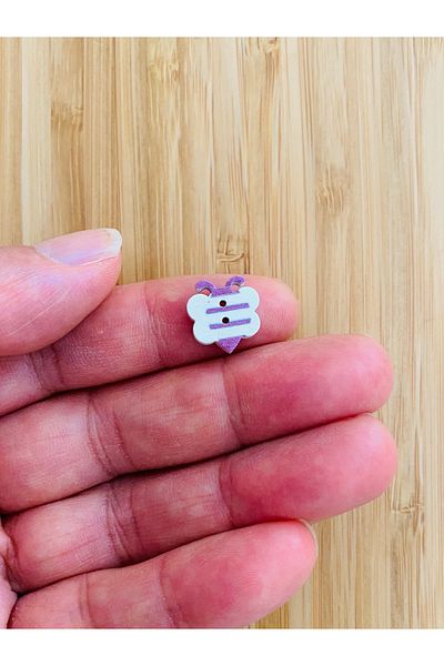 Kartopu White Painted Patterned Shaped Wooden Button 14mm X 14mm. Pack of 6. Bee.