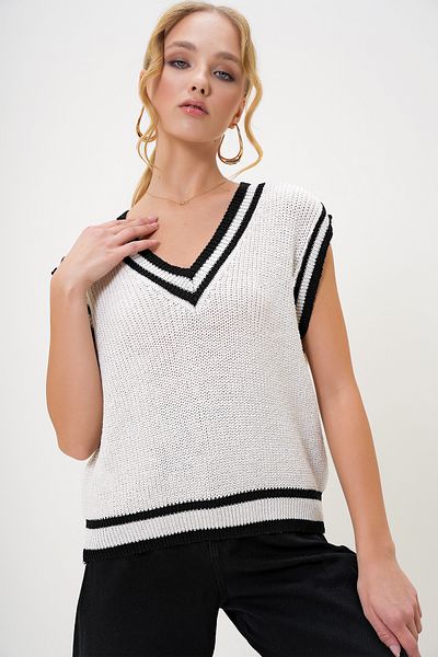 Trend Alaçatı Stili Women's Cream V-Neck Stripe Detailed Knitwear Sweater Alc-X13193