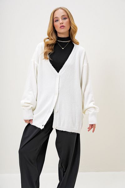 Trend Alaçatı Stili Women's Ecru V-Neck Buttoned Front Oversize Winter Knitwear Cardigan Alc-X13212
