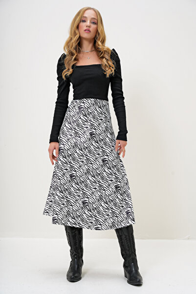 Trend Alaçatı Stili Dámská černobílá saténová sukně v pase se skrytým elastickým vzorem Alc-X13265