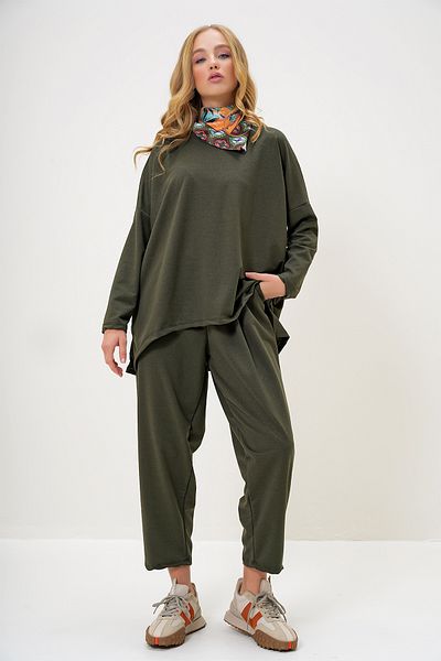 Trend Alaçatı Stili Khaki Color Women's Oversize Sweatshirt and Pants Set - Crew Neck, Asymmetrical Cut Alc-X13263