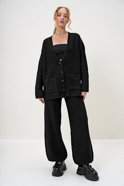 Trend Alaçatı Stili Women's Black V-Neck Double Pocket Buttoned Knitwear Cardigan and Trousers Suit Alc-X13217