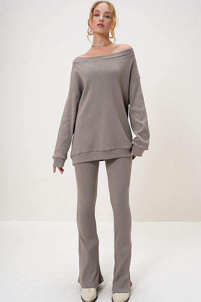 Trend Alaçatı Stili Mink Boat Neck Oversize Blouse and Spanish Leg Pants Women's Set - Alc-X13059