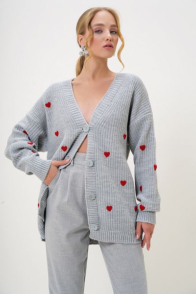 Trend Alaçatı Stili Dámská šedá pletenina s výstřihem do V, srdcem vyšívaná v midi délce, Cardigan Alc-X12983