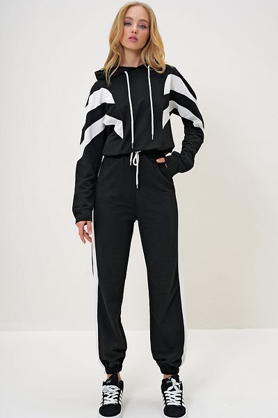 Trend Alaçatı Stili Schwarzes Kapuzen-Sweatshirt und elastisches Bein-Trainingsanzug-Set – ALC-X13094
