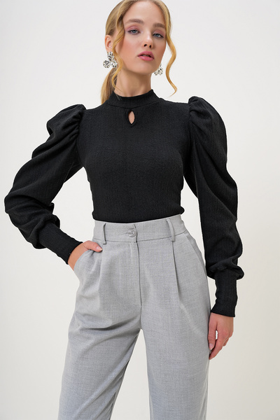 Trend Alaçatı Stili Γυναικεία μαύρη πλεκτή μπλούζα με λαιμόκοψη χαμηλού κοψίματος πριγκίπισσας ALC-X13069
