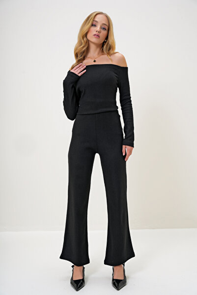 Trend Alaçatı Stili Női fekete csónak nyakú, oldalán terített interlock szövetblúz és nadrág szett ALC-X13076