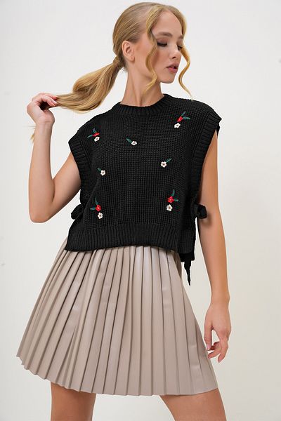 Trend Alaçatı Stili Women's Black Crew Neck Embroidery Side Tie Knitwear Sweater Alc-X13003