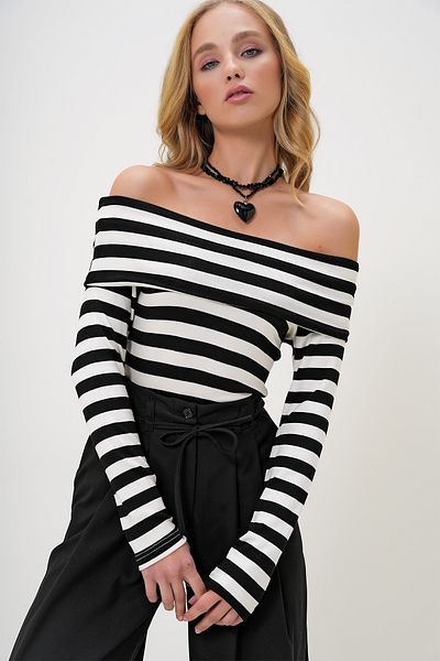 Trend Alaçatı Stili Women's Black Madonna Collar Striped Lycra Knitted Blouse Alc-X13163