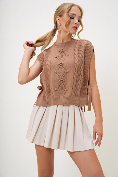 Trend Alaçatı Stili Трикотажен пуловер с кръгло деколте и вратовръзка - Дамски Alc-X12978