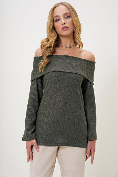 Trend Alaçatı Stili Women's Khaki Madonna Collar Interlock Fabric Blouse Alc-X13117