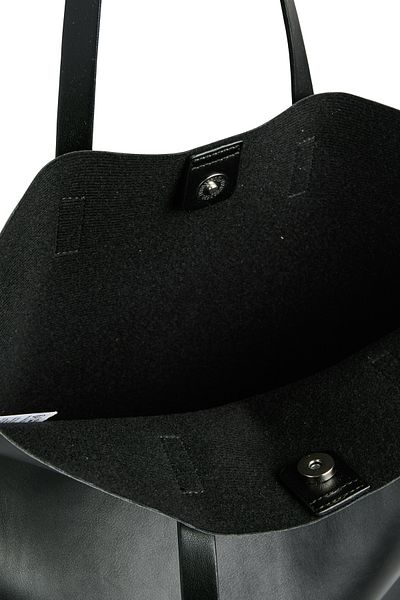 PIECES Damen-Shopper 
 
 weiches PU 
 
 Pouch Inside To Be Fasten Inside 
 
 Sie als PCAVILLA
