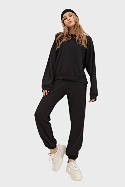 Trend Alaçatı Stili Γυναικεία μαύρη φόρμα με λαιμόκοψη, ελαστική μέση και πόδι με δύο νήματα Basic ALC-507-669-001