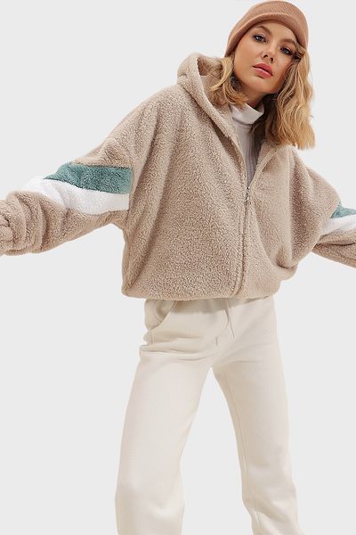 Trend Alaçatı Stili Beiges Damen-Sweatshirt mit Kapuze, Reißverschlussärmeln, Farbblock, Übergröße, Plüsch ALC-547-001