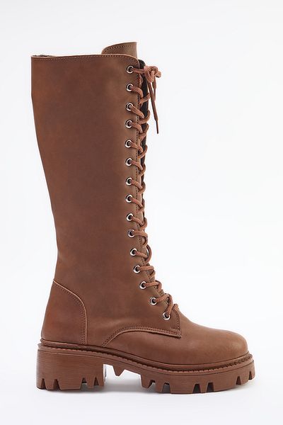 TRENDYOL SHOES Hellbraune Damenstiefel mit dicker Sohle und Schnürung – TAKAW25CZ00015