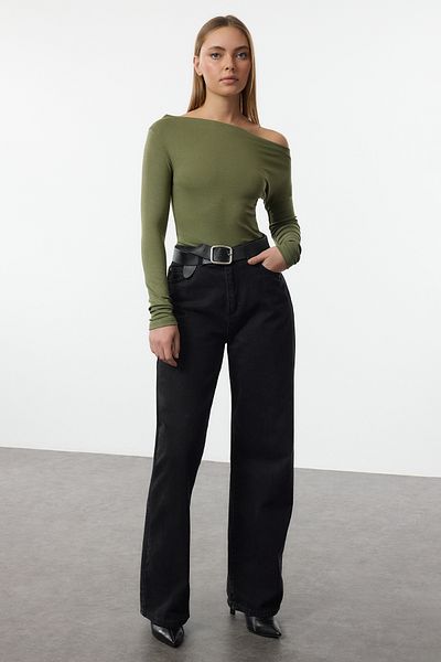 Trendyol Collection Πλεκτή μπλούζα με λαιμόκοψη σε χακί μονόχρωμο μαλακό ύφασμα TWOAW24BZ00227
