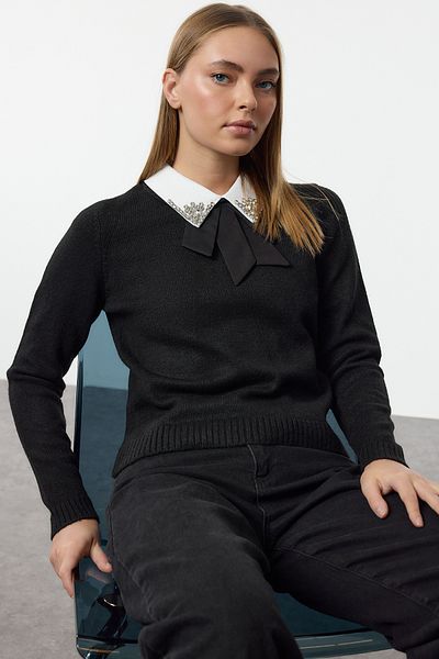 Trendyol Collection Pulover negru din tricotaje cu textura moale - cu panglică și detalii cu pietre, TWOAW25KZ00035