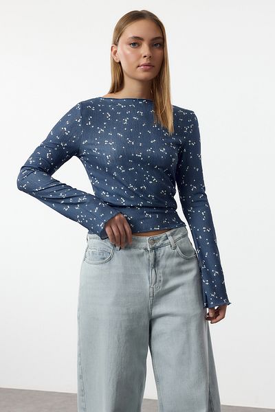 Trendyol Collection FlexiBle ανάγλυφη μπλούζα με εμπριμέ Indigo - TWOAW25BZ00111
