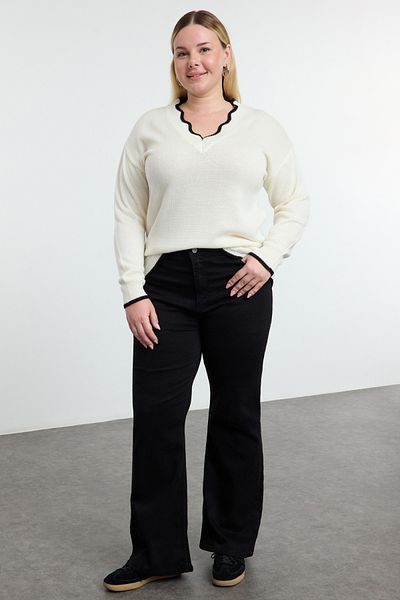 Trendyol Curve Ecru V-Neck Stripe Detailed Knitwear Sweater Tbbaw25An00059