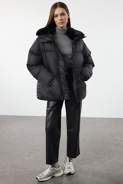 Trendyol Collection Black down Jacket with Fur Collar - Belt, Regular Fit Twoaw25Mo00318
