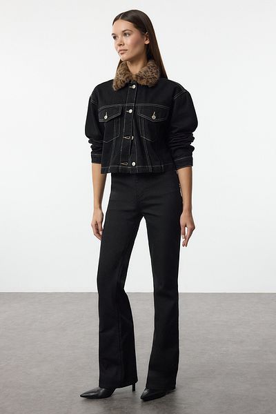Trendyol Collection Schwarze Skinny Flare-Jeans mit hoher Taille TWOAW25JE00372