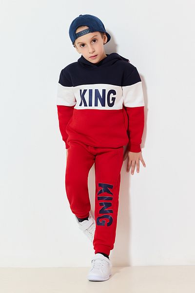 TRENDYOLKIDS Fiú piros szlogenje, nyomott kapucnis kötött öltöny - Tkdaw25au00054