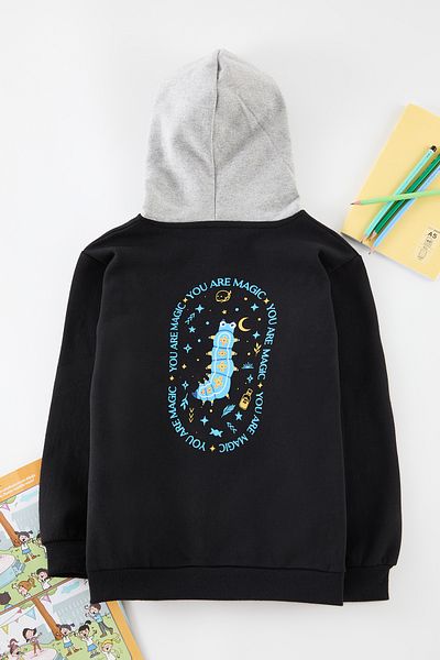 TRENDYOLKIDS Плетен суичър с качулка за момче - щампа на гърба Tkdaw25Sw00125
