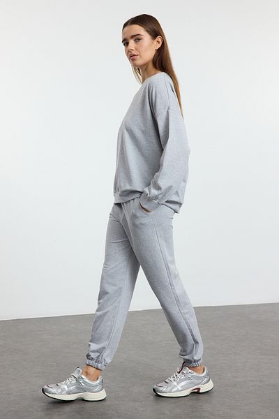 Trendyol Collection Γκρι μελανζέ 2 νήματα με λαιμόκοψη Basic Jogger πλεκτή αθλητική φόρμα TWOAW25EM00017