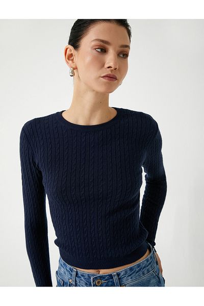 Koton Langärmliger Strickpullover mit Rundhalsausschnitt und Strickmuster