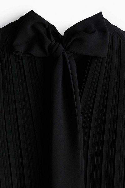 H&M Tie-neck plissé dress