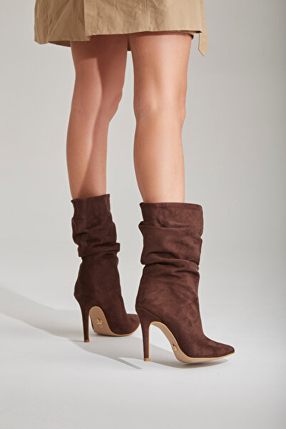 AYAKKABI PRENSİ Дамски боти и ботуши Dione с кафяв велур, 10 см, с клинове, обувки на висок ток