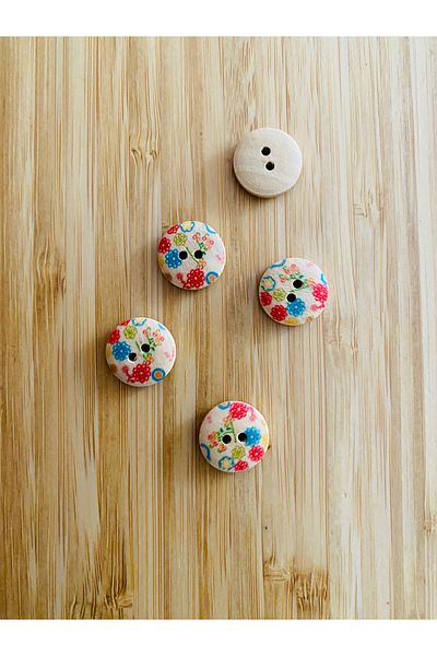 Kartopu Patterned Natural Wood Button 15mm. Pack of 5. Daisy.