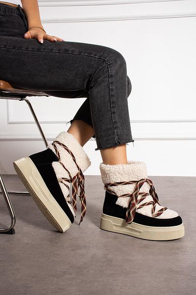 ShoeTek Γυναικείες μπότες Luinsa σε μπεζ μαύρο σουέντ - με εξωτερική γούνα και κορδόνια