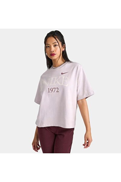 Nike تي شيرت نسائي بأكمام قصيرة من Sportswear Classics Boxy Square Cut