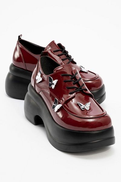 LuviShoes VANESS Damen-Freizeitschuhe mit Keilabsatz und Schnürung aus bordeauxrotem Lackleder mit Schmetterlingsschnalle