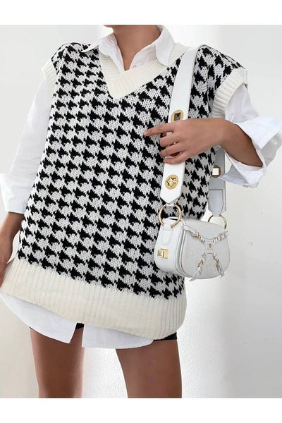 Flow Mi̇sseale V-Neck Sleeveless Knitted Vest